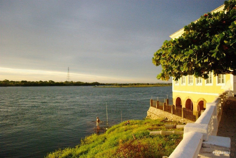 Fotografias da pequena cidade de Penedo e do Rio San Francisco