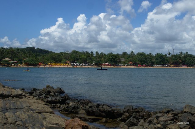 Fotografia de Itacaré avec le fleuve Rio de Contas et l'océan